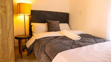 1 bedroom, desk, iron/ironing board, WiFi