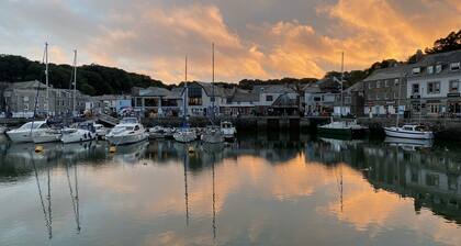 The Seascape - Award Winning 2021 Home for upto 8 Guests - Available to Book Now