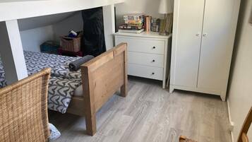 2 Schlafzimmer, Reisekinderbett, WLAN, Bettwäsche