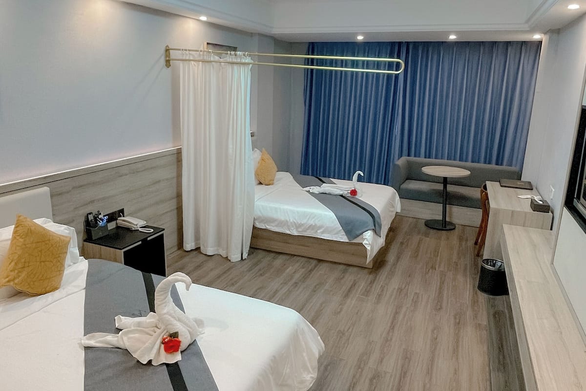 Kamar Keluarga | Meja kerja, ruang kerja ramah laptop, kedap suara, dan Wi-Fi gratis