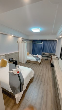 Escritorio, espacio para trabajar con laptop y insonorización