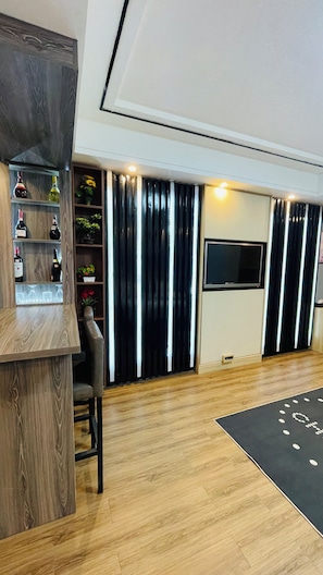 Superior Room, City View | Desk, laptop workspace, soundproofing, free WiFi - G.C Royal Hotel (Accra)