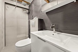 Bathtub, hair dryer, towels - Luxury Villa Sanja in the heart of Istria (Tinjan)