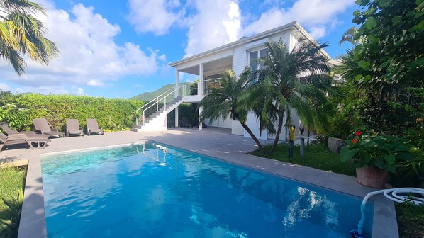 Alberca al aire libre 