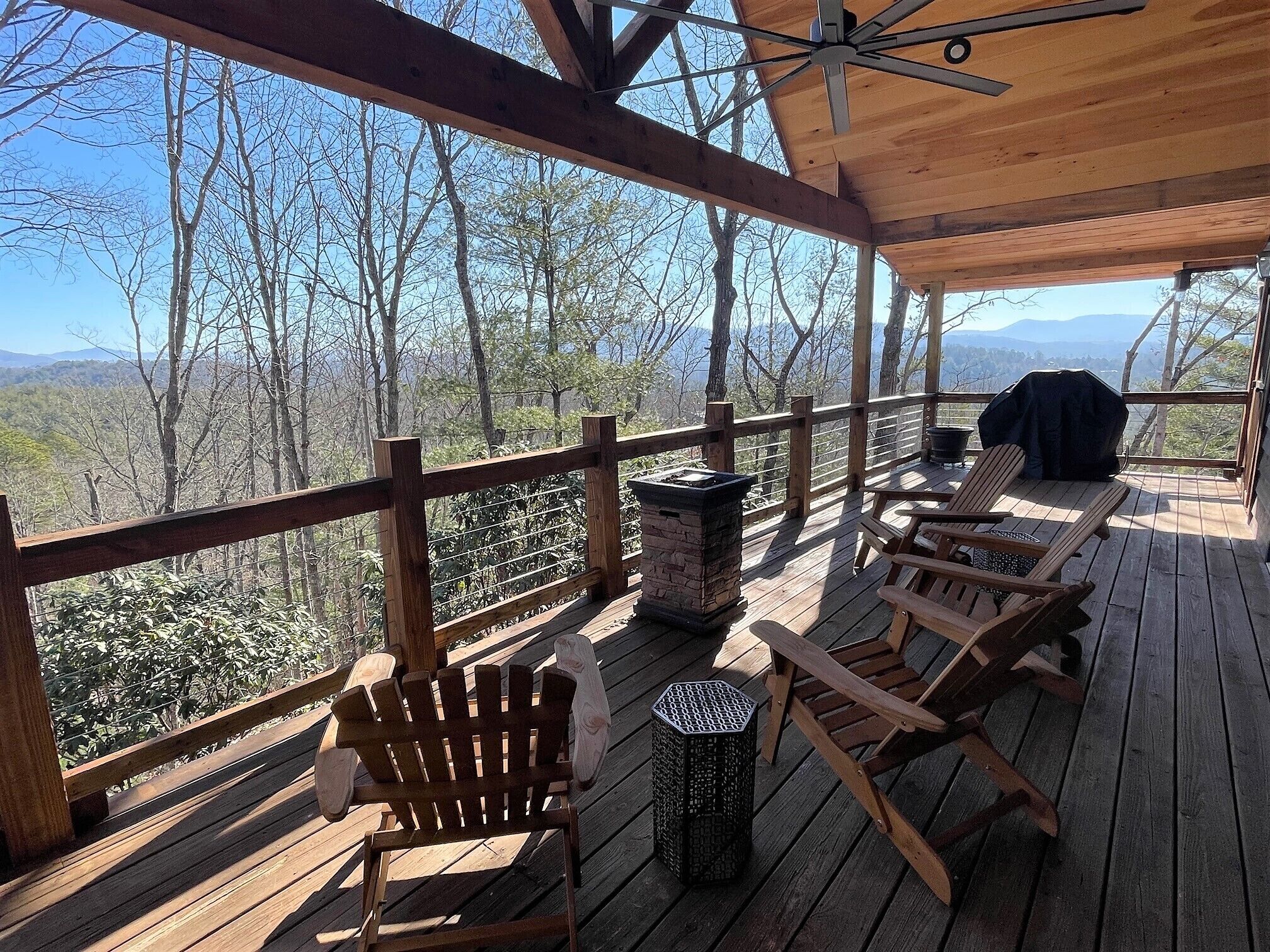 Wildcat Retreat - mountain views, hot tub & more!