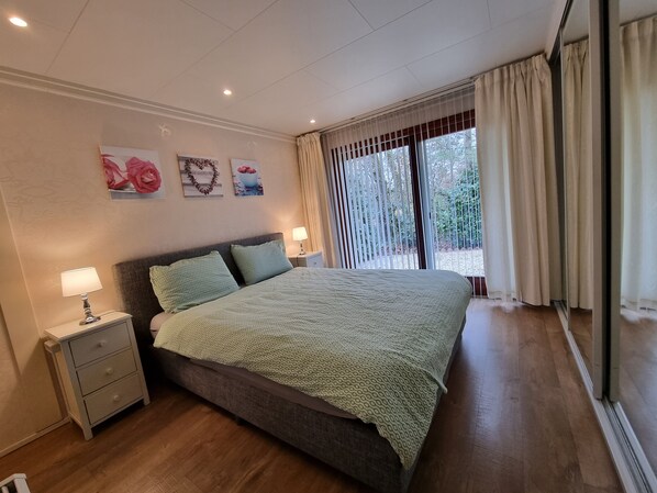 2 chambres, fer et planche à repasser, Wi-Fi gratuit, draps fournis