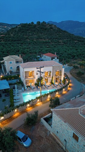 Kannas Mani-Luxury Suites- Adults friendly 14+