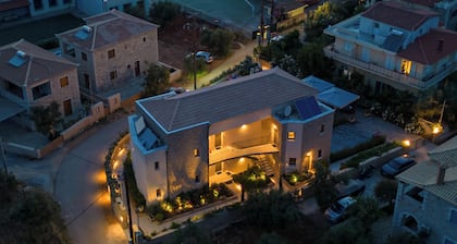 Kannas Mani-Luxury Suites- Adults friendly 14+