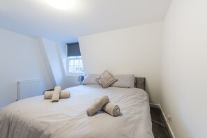 2 habitaciones, escritorio, tabla de planchar con plancha y wifi gratis