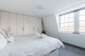 2 Schlafzimmer, Schreibtisch, Bügeleisen/Bügelbrett, kostenloses WLAN