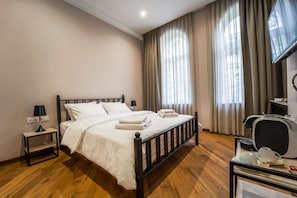 Chambre économique double | Literie de qualité, coffre-fort, bureau