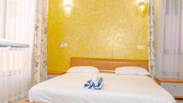 5 bedrooms, iron/ironing board, WiFi, bed sheets