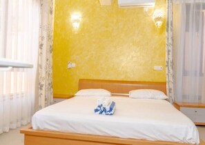 5 habitaciones, tabla de planchar con plancha, wifi y ropa de cama 