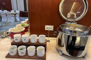 Unclassified image, 3 of 120, button - Lian Yun Hotel (Kunming)