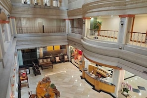 Lobby lounge - Lian Yun Hotel (Kunming)