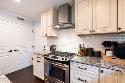 LAKE HEFNER 🎣 SWIMMING POOL 🏊 HOT TUB GAME ROOM 🎱 POOL TABLE 🐶