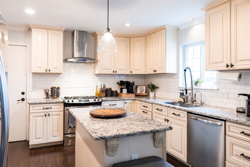 LAKE HEFNER 🎣 SWIMMING POOL 🏊 HOT TUB GAME ROOM 🎱 POOL TABLE 🐶