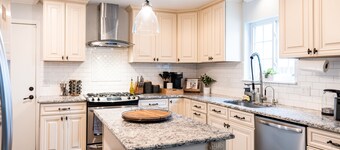 LAKE HEFNER 🎣 SWIMMING POOL 🏊 HOT TUB GAME ROOM 🎱 POOL TABLE 🐶