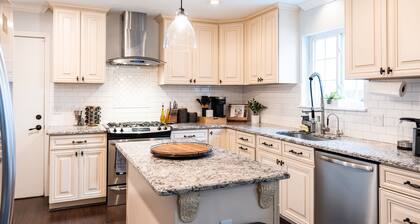 LAKE HEFNER 🎣 SWIMMING POOL 🏊 HOT TUB GAME ROOM 🎱 POOL TABLE 🐶