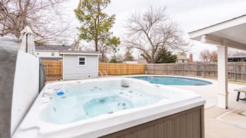 Bain à remous extérieur