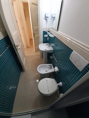 Hair dryer, towels, soap, shampoo - Deluxe two-room apartment (Gallipoli)