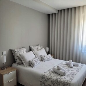 3 bedrooms, iron/ironing board, travel crib, WiFi