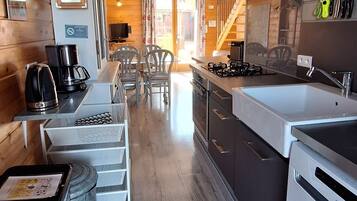 Micro-ondes, four, plaque de cuisson, lave-vaisselle