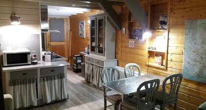 PISCINE et JACUZZI GĂźte " Les chĂȘnes blancs " en PROVENCE