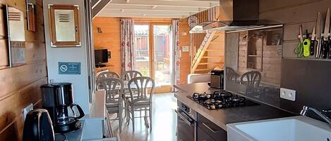 Microonde, forno, piano cottura, lavastoviglie