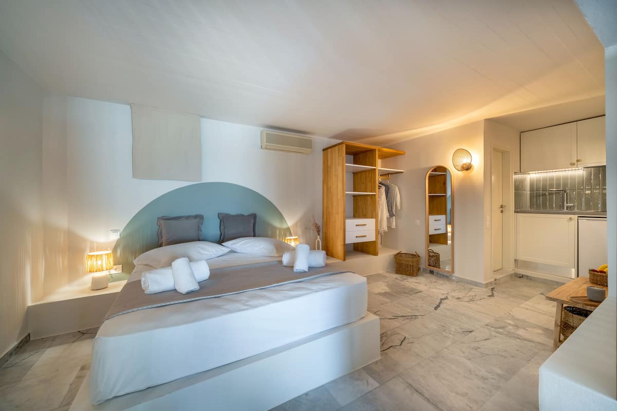 Double Room, Multiple Beds, Partial Sea View, Ground Floor (04) | Premium bedding, in-room safe, iron/ironing board, free WiFi
