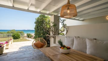 Dobbeltrom, 1 dobbeltseng med sovesofa, sjøutsikt, mellometasje (02) | Utsikt mot strand/hav