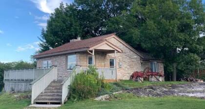 New Lakefront Cottage