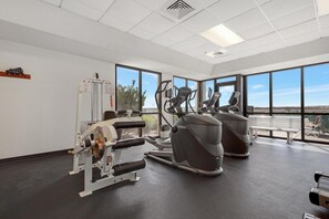 Fitness facility - Cozy Beachfront Condo with Stunning Views, Pools and Fitness Center (Orange Beach)