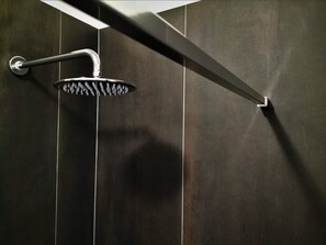 Shower, hair dryer, bidet, towels - Entire apartment available to guest (Modena)