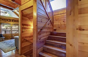 Interior - Black Beary Lodge: Get Your Paws on the Perfect Vacation! (Gatlinburg)
