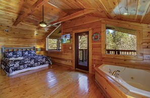 4 bedrooms, iron/ironing board, free WiFi, bed sheets - Black Beary Lodge: Get Your Paws on the Perfect Vacation! (Gatlinburg)