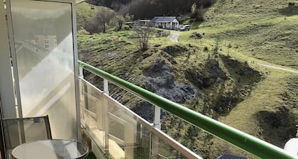 Le Skidoux 2* in Gourette, at the foot of the slopes