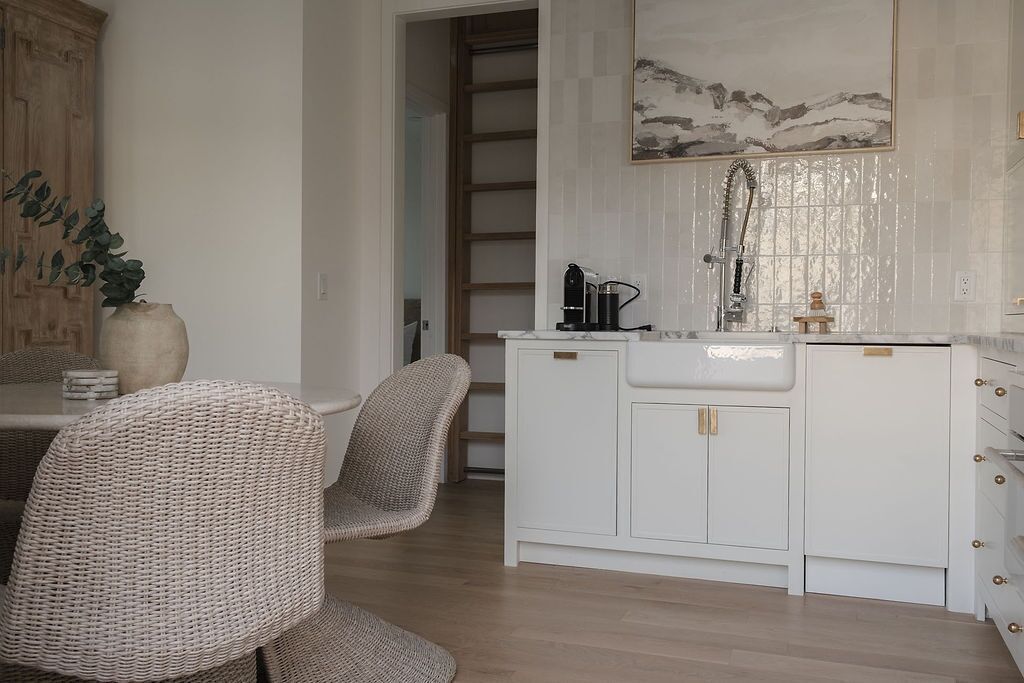 Book Now for Fall Getaways! Carriage House! Community Pools! 2 Adult