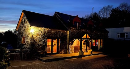 Beautiful Barn Conversion 🏴 5 min drive to Tresaith beach