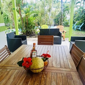 Outdoor dining - Villa TrÔpikDiamond, swimming pool and close to the beach (Le Diamant)