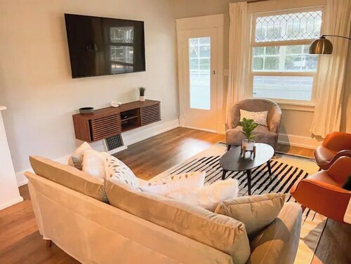 Modern Comfort in a Bright Nampa Retreat