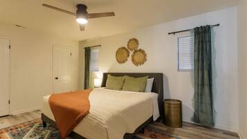 4 bedrooms, desk, iron/ironing board, travel crib