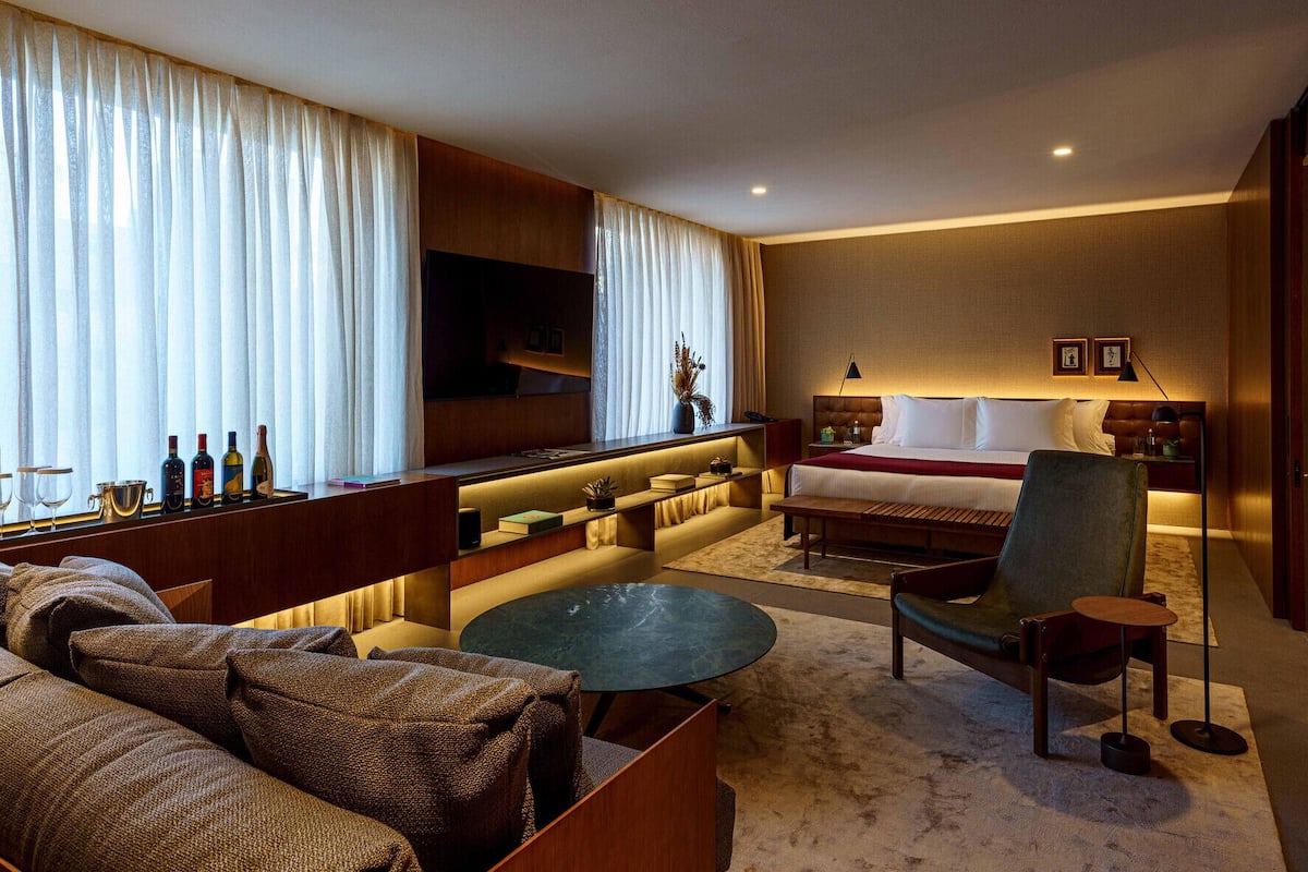 Minibar, in-room safe, individually decorated, individually furnished