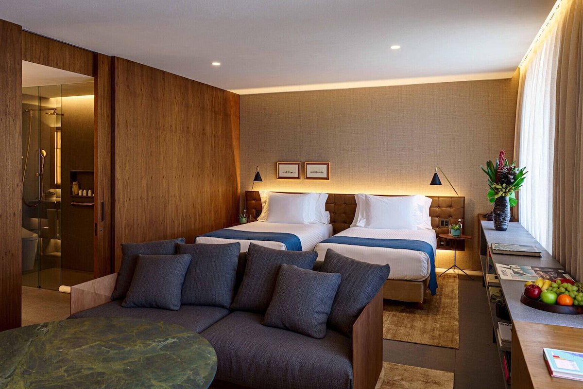 Minibar, in-room safe, individually decorated, individually furnished