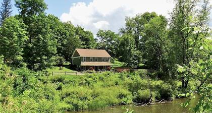 Creekside Cottage - Sleeps 10 - Heated Pool!