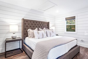 4 slaapkamers, een strijkplank/strijkijzer, wifi, beddengoed