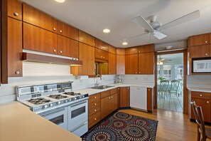 Mikrowelle, Geschirrspüler, Toaster, Mixer