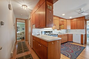 Mikrowelle, Geschirrspüler, Toaster, Mixer