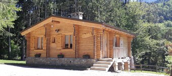 CHALET LES CLARINES between lake and mountains