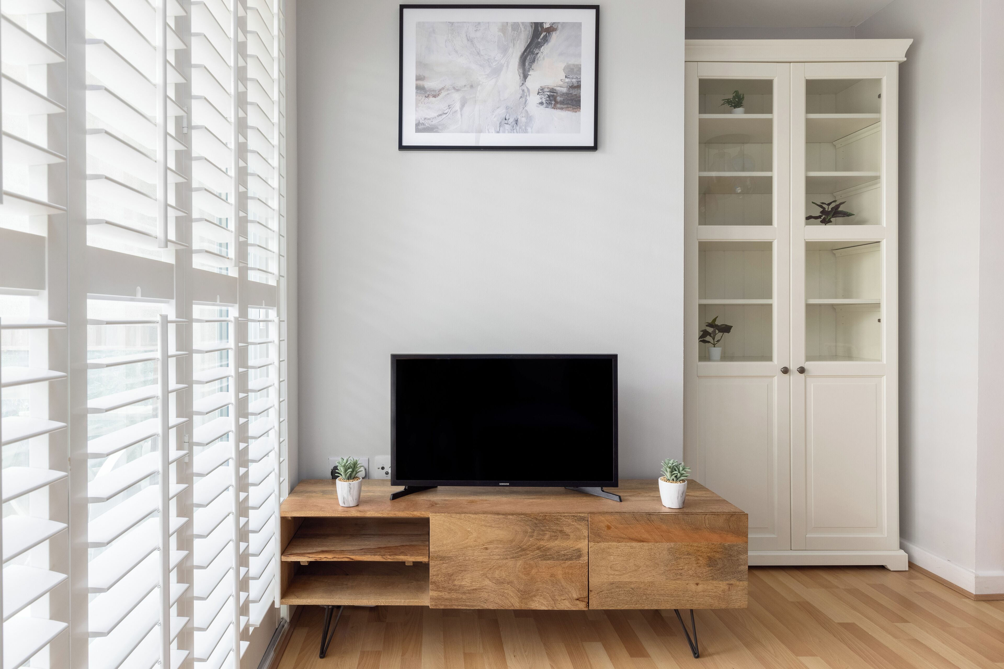 Apartment | Living area | 37-inch TV with cable channels, Netflix, streaming services